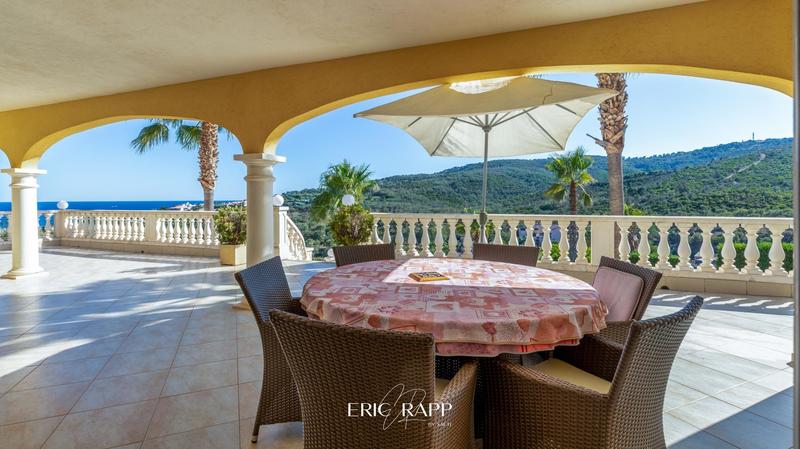 Villa - 225 m² - 6 pièces