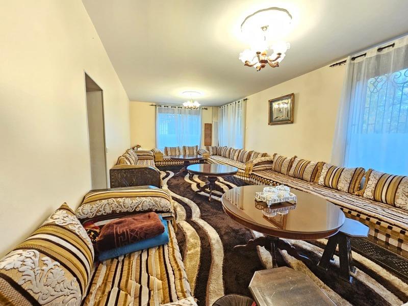 Maison - 270 m² - 15 pièces