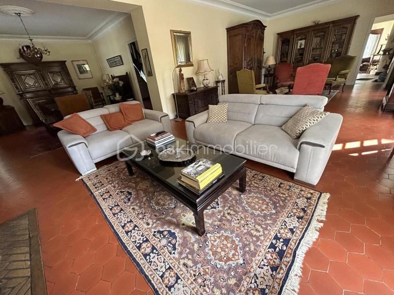 Propriété - 453 m² - 11 pièces