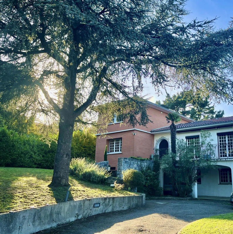 Maison - 298 m² - 10 pièces