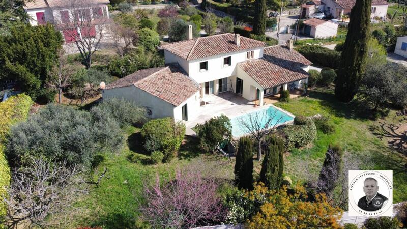 Maison - 217 m² - 7 pièces