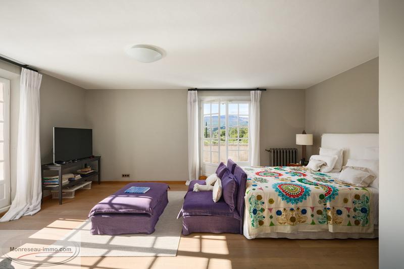 Maison - 700 m² - 10 pièces