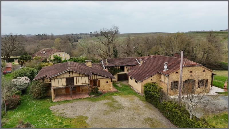 Maison - 303 m² - 10 pièces