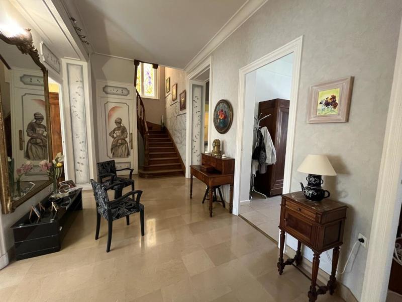 Maison - 263 m² - 10 pièces