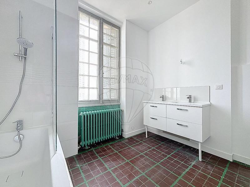 Maison - 219 m² - 8 pièces