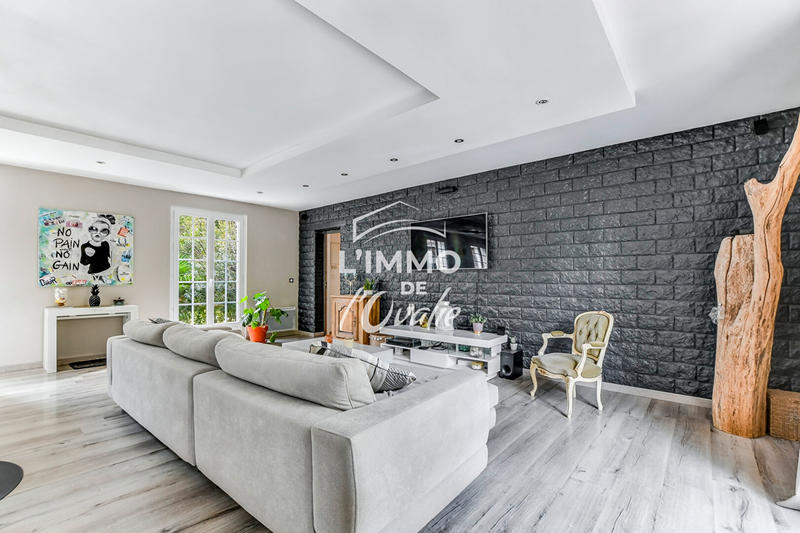 Maison - 234 m² - 7 pièces