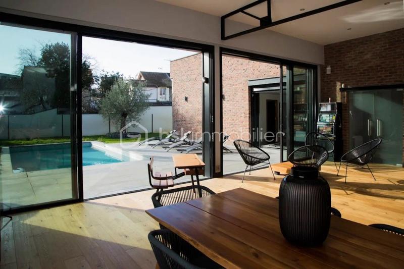 Loft - 494 m² - 10 pièces