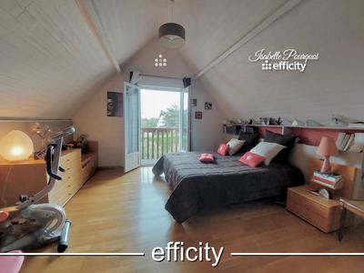 Maison - 215 m² - 6 pièces