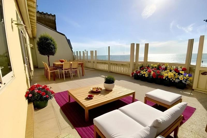 Maison - 265 m² - 12 pièces