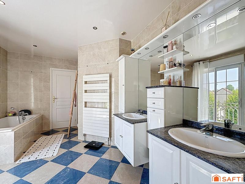 Maison - 226 m² - 7 pièces