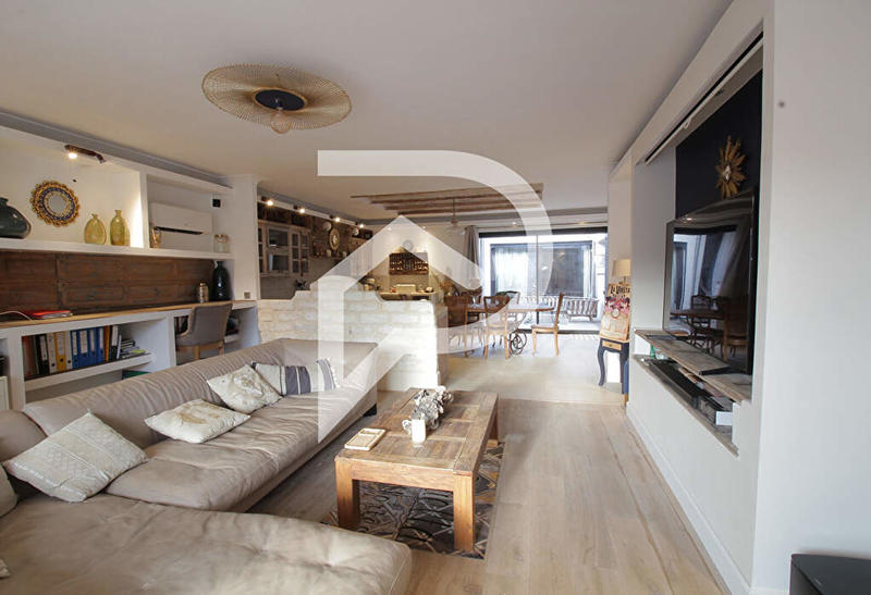 Maison - 300 m² - 6 pièces