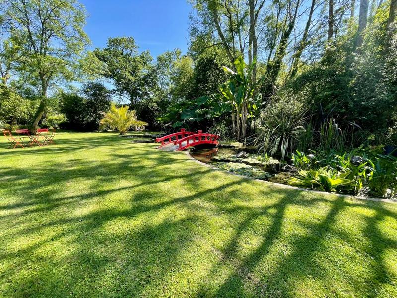 Maison - 230 m² - 7 pièces