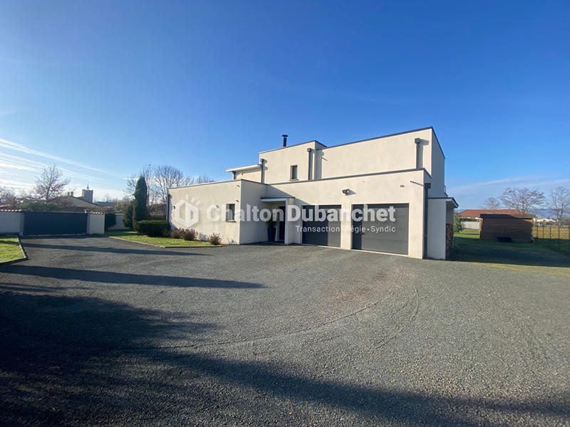 Maison - 200 m² - 8 pièces