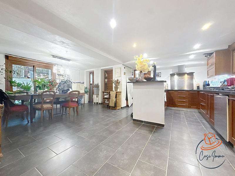 Maison - 210 m² - 8 pièces