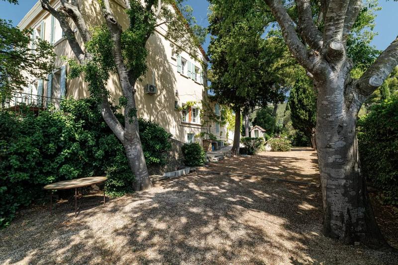 Propriété - 564 m² - 16 pièces