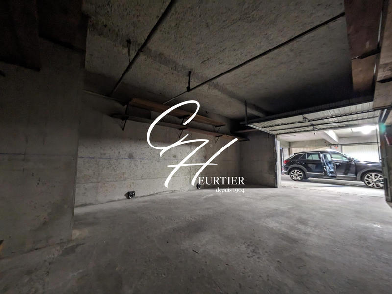 Parking / Garage - 28 m²