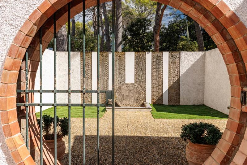 Propriété - 417 m² - 7 pièces