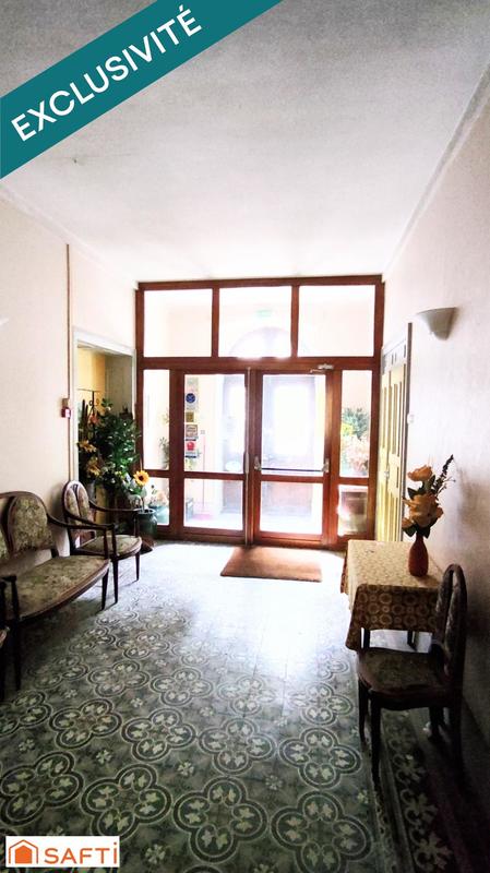 Local commercial - 1 080 m² - 34 pièces