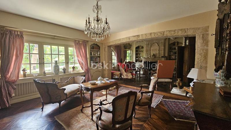 Propriété - 212 m² - 10 pièces