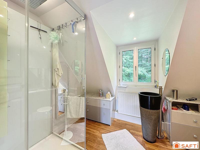 Maison - 210 m² - 7 pièces