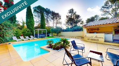 Maison - 240 m² - 9 pièces