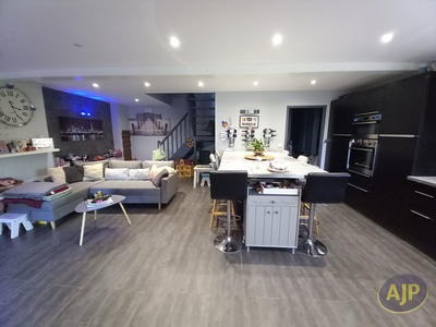 Maison - 94 m² - 5 pièces