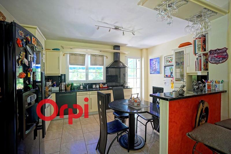 Maison - 220 m² - 9 pièces