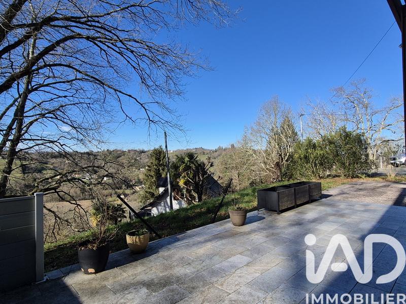 Maison - 235 m² - 9 pièces