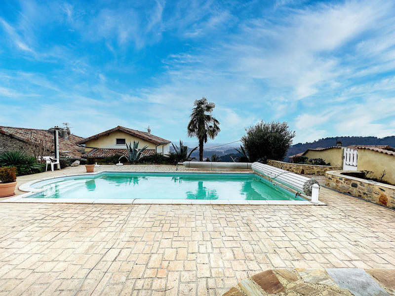 Maison - 200 m² - 6 pièces