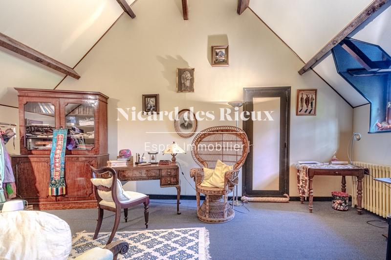 Maison - 317 m² - 11 pièces