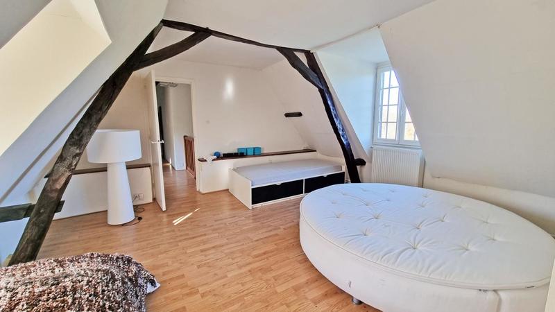 Maison - 242 m² - 11 pièces