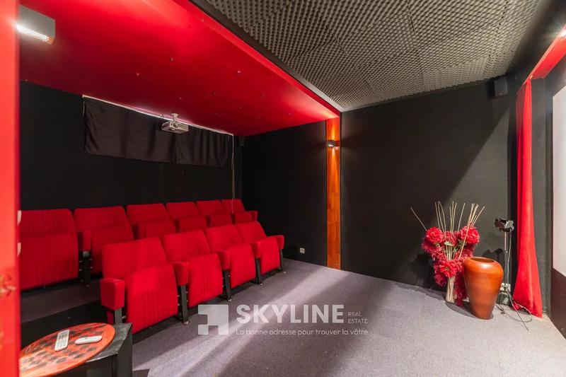 Maison - 320 m² - 8 pièces