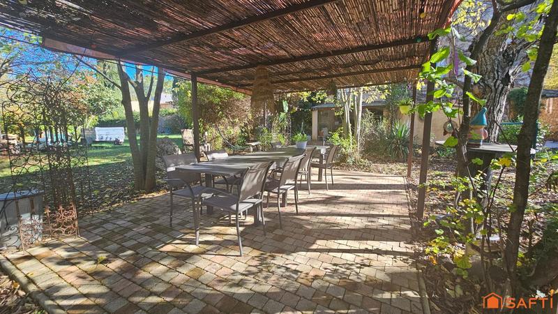 Maison - 284 m² - 9 pièces