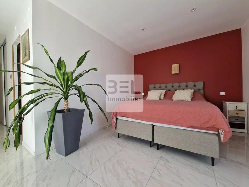 Maison - 205 m² - 7 pièces