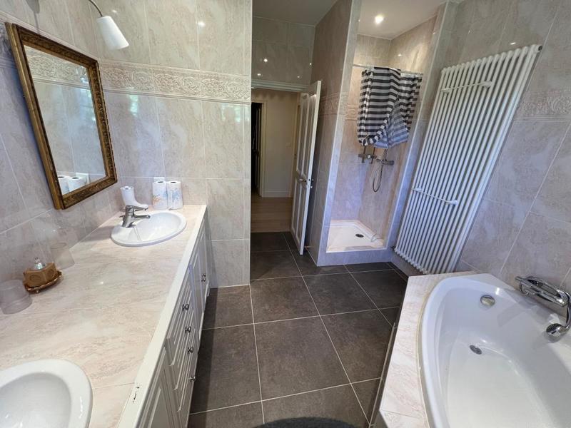 Mas - 262 m² - 8 pièces