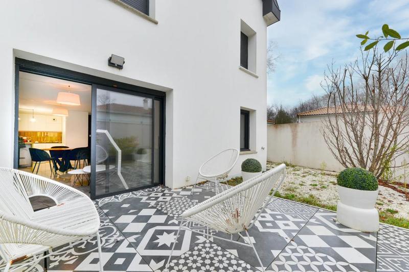 Maison - 450 m² - 21 pièces