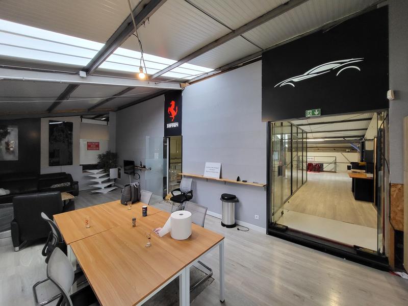 Entrepôt - 1 200 m²