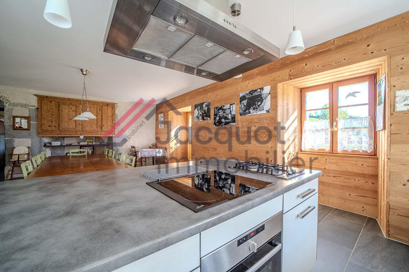 Maison - 300 m² - 9 pièces