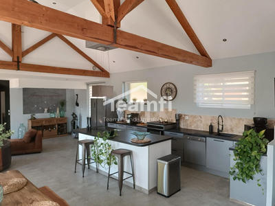 Maison - 240 m² - 8 pièces