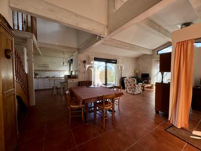 Maison de bois - 136 m² - 5 pièces