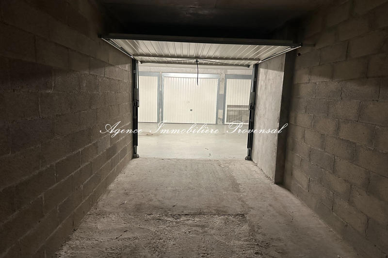 Parking / Garage - 12 m²