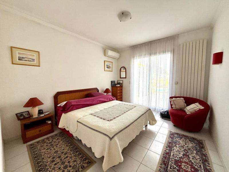 Maison - 225 m² - 6 pièces