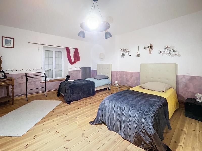 Maison - 412 m² - 9 pièces