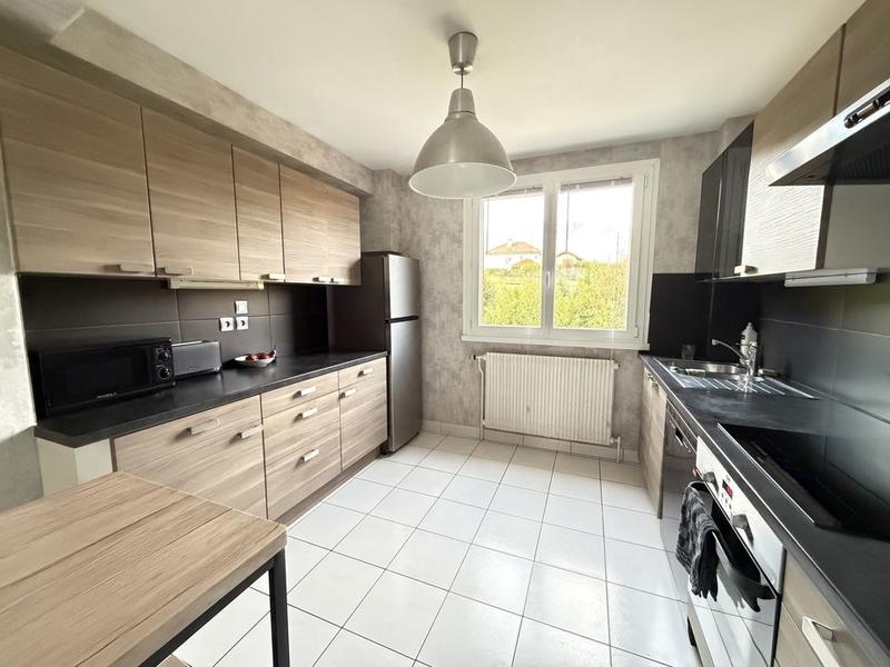 Appartement - 90 m² - 5 pièces