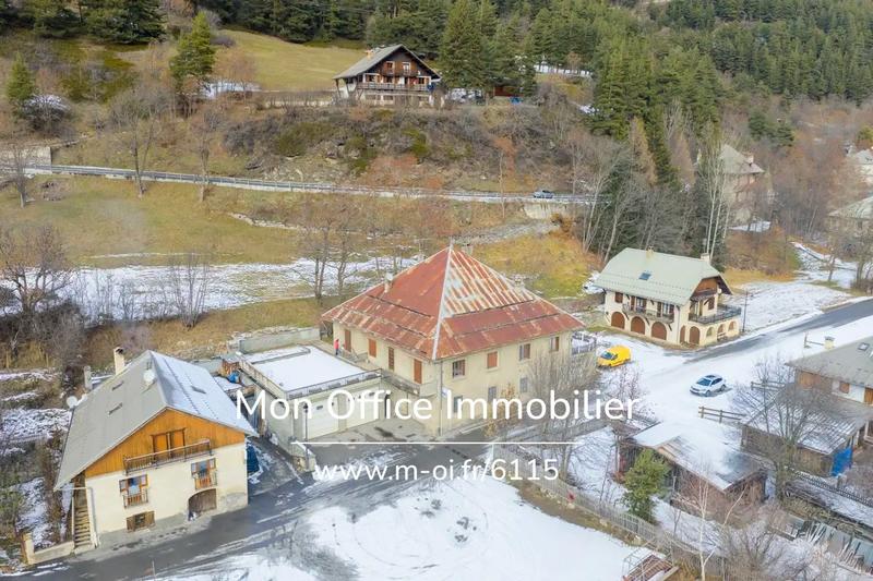 Maison - 713 m² - 10 pièces