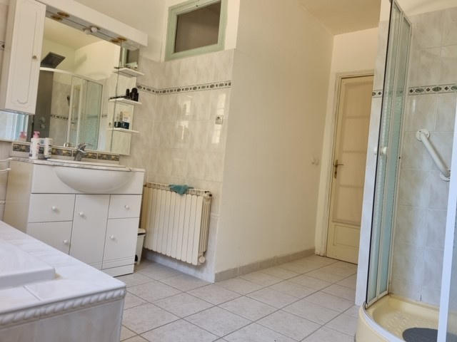 Propriété - 620 m² - 18 pièces