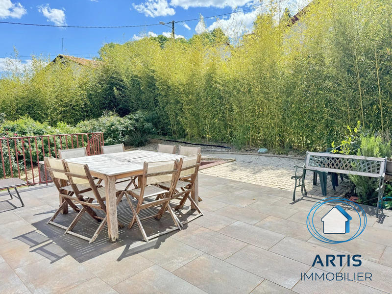 Maison - 230 m² - 6 pièces