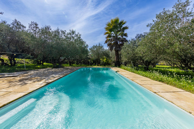 Maison - 220 m² - 6 pièces