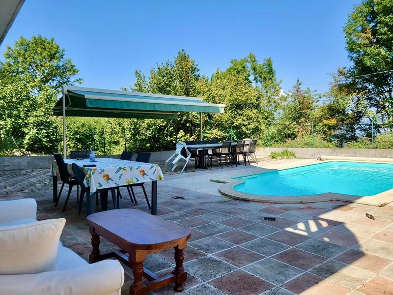 Maison - 272 m² - 11 pièces