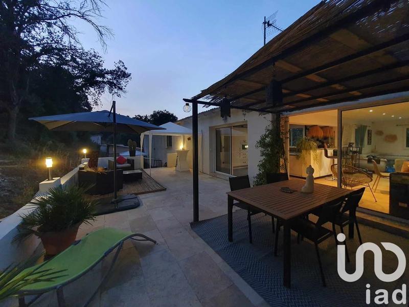 Maison - 220 m² - 8 pièces